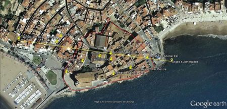 El mapa de Sitges amb indicació dels punts on s'han trobat restes arqueològiques al Puig de Sitges. 